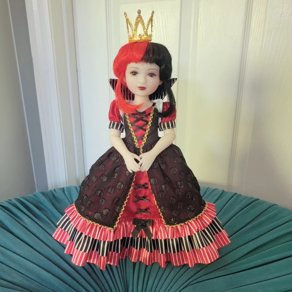 New ruby red fashion friends Siblies Queen of hearts